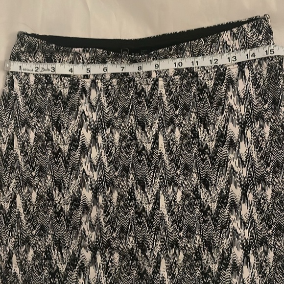 Stylish Black and White Women's skirt - Picture 8 of 11